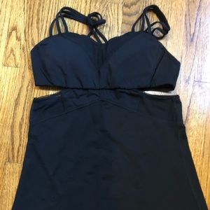 Lululemon Women’s Black Top Sz 6